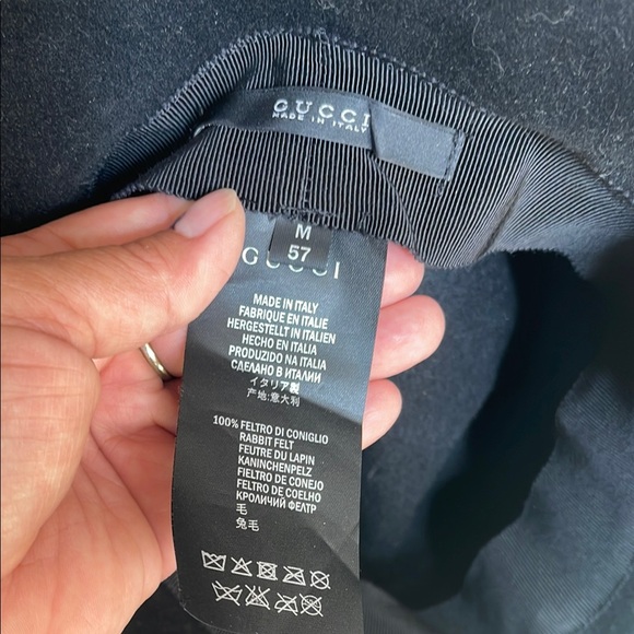 Gucci Elegant Black Fedora with Bow Accent - Picture 2 of 5